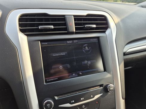 Used 2013 Ford Fusion SE FWD image 21