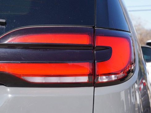 Used 2021 Chrysler Pacifica Touring-L image 17