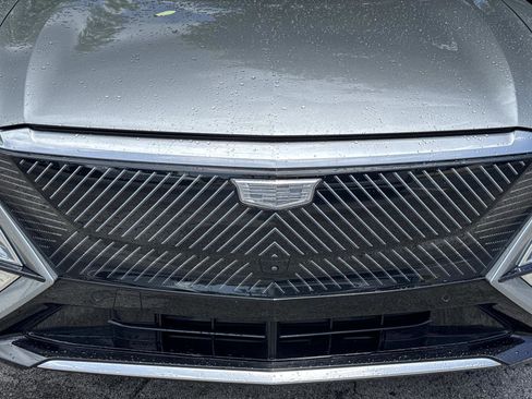 Used 2025 Cadillac Lyriq Luxury w/ LPO, Floor Liner Package AWD/4WD image 8