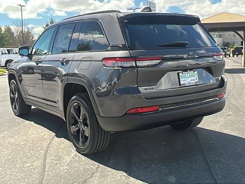 New 2025 Jeep Grand Cherokee Altitude image 5