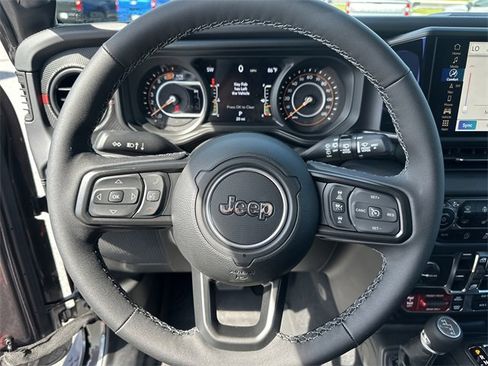 New 2025 Jeep Wrangler Unlimited Rubicon w/ Technology Group image 28