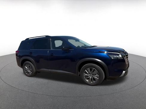 Used 2025 Nissan Pathfinder SV AWD/4WD image 2