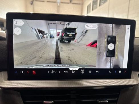 Used 2025 Ford Explorer Platinum image 45