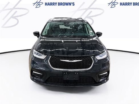 Used 2023 Chrysler Pacifica Touring-L image 6