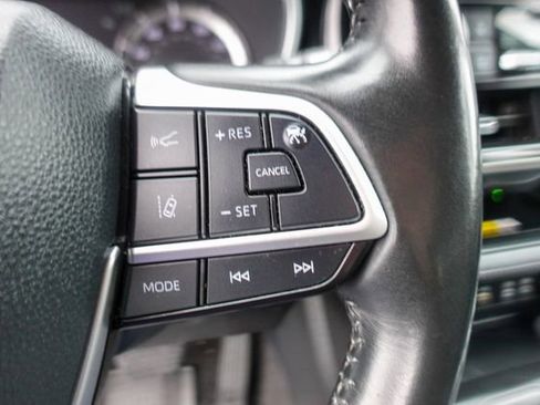 Certified 2023 Toyota Highlander XLE image 15