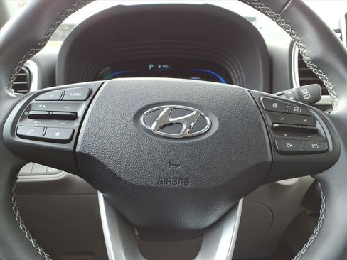 Certified 2024 Hyundai Venue SEL image 31