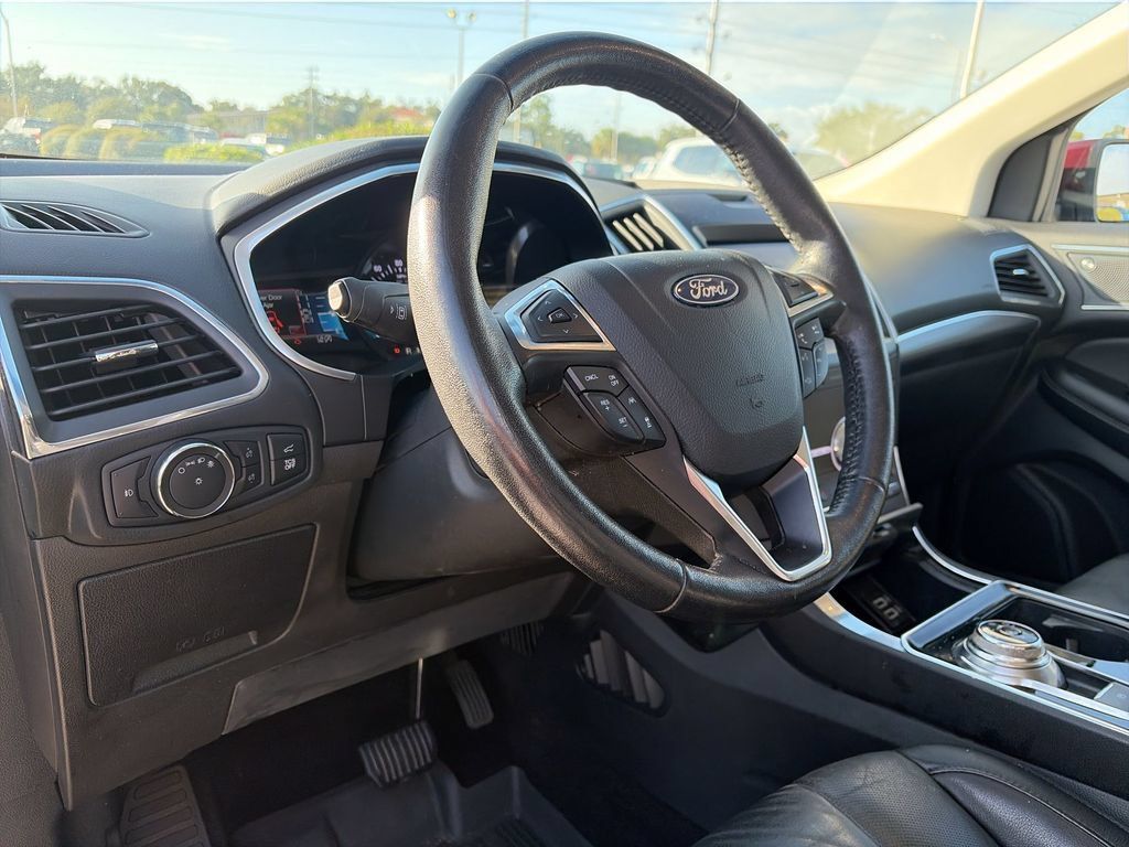 Used 2020 Ford Edge Titanium w/ Equipment Group 301A FWD image 12