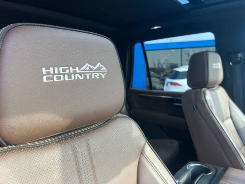 Used 2025 Chevrolet Tahoe High Country AWD/4WD image 15