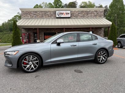 Used 2019 Volvo S60 T6 Momentum w/ Premium Package