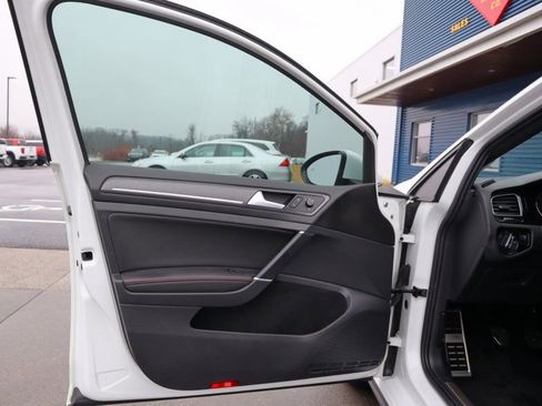 Used 2019 Volkswagen GTI SE image 15