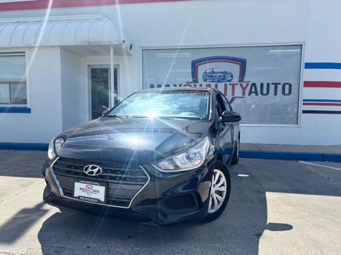 Used 2018 Hyundai Accent SE FWD image 2