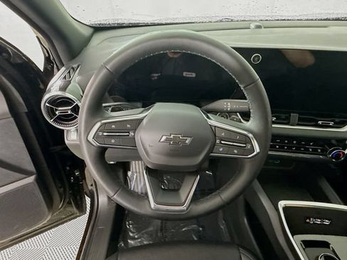 New 2026 Chevrolet Equinox LT w/ Convenience Package II FWD image 13