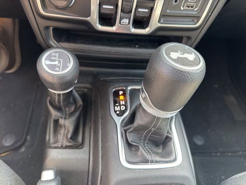 Used 2025 Jeep Wrangler Unlimited Sport AWD/4WD image 17