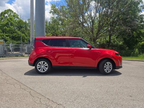 Used 2024 Kia Soul LX FWD image 14