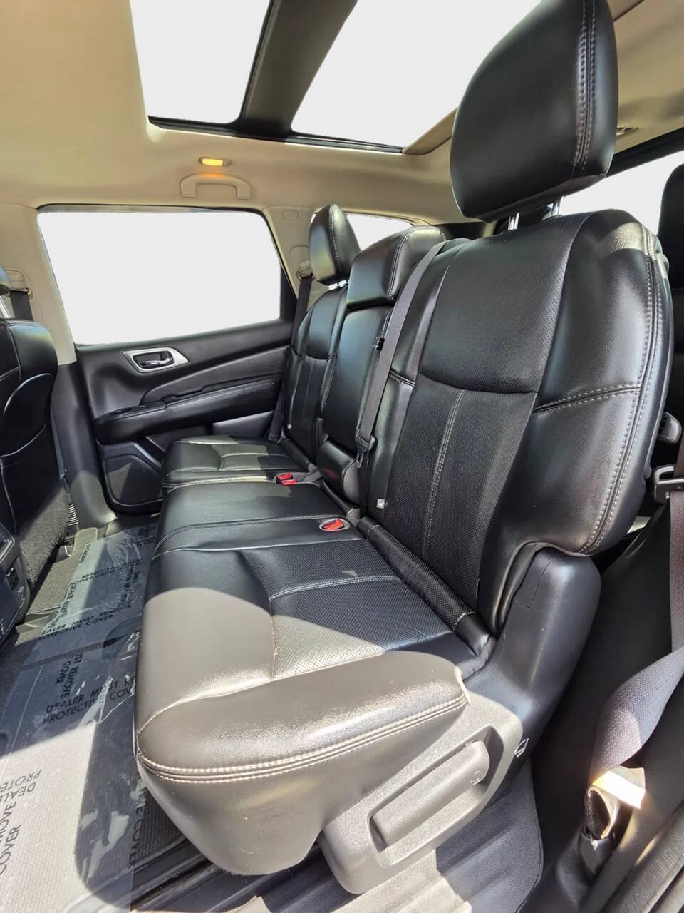 Used 2017 Nissan Pathfinder Platinum FWD image 13