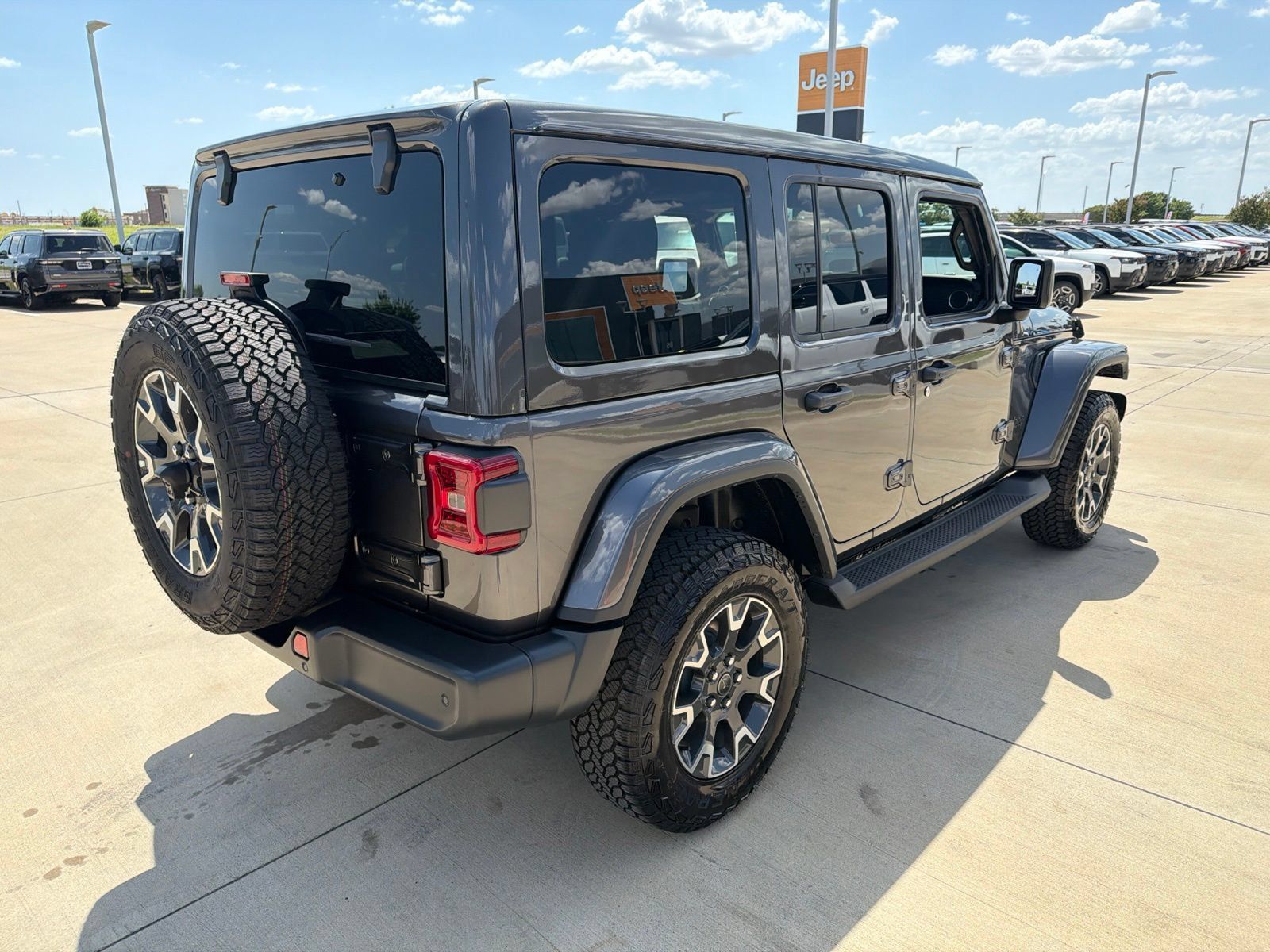 New 2026 Jeep Wrangler Unlimited Sahara AWD/4WD image 5