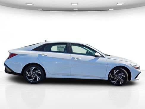 New 2025 Hyundai Elantra Limited image 9