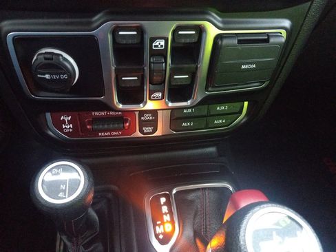 Used 2023 Jeep Wrangler Unlimited Rubicon w/ Steel Bumper Group image 20