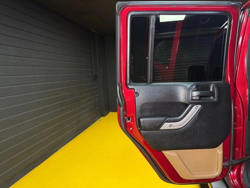 Used 2012 Jeep Wrangler Unlimited Sahara w/ Connectivity Group AWD/4WD image 14