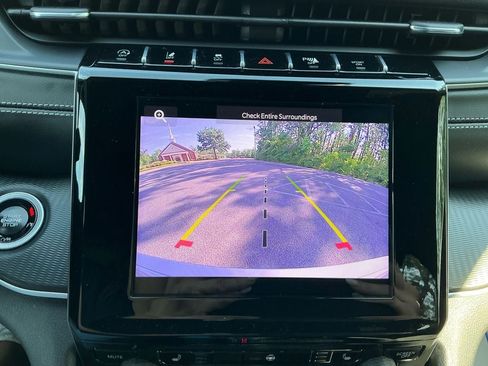 Used 2025 Jeep Grand Cherokee Altitude RWD image 18