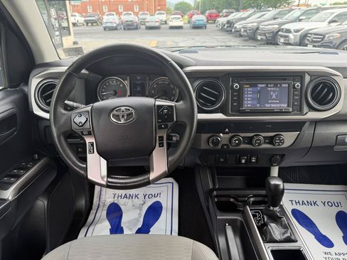 Used 2019 Toyota Tacoma SR5 AWD/4WD image 11