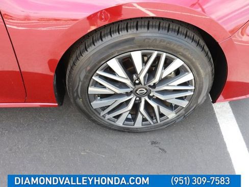 Used 2024 Nissan Altima 2.5 SV FWD image 24