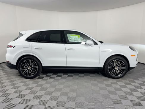 Certified 2026 Porsche Cayenne Coupe AWD/4WD image 8