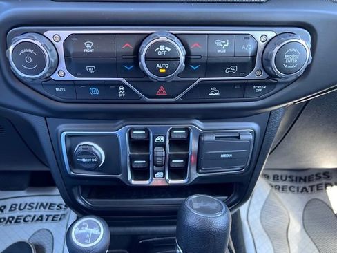 Used 2023 Jeep Wrangler Unlimited w/ 8.4" Radio Group image 20