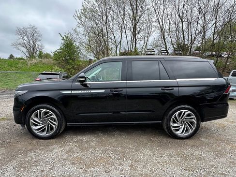 New 2025 Lincoln Navigator Reserve AWD/4WD image 2