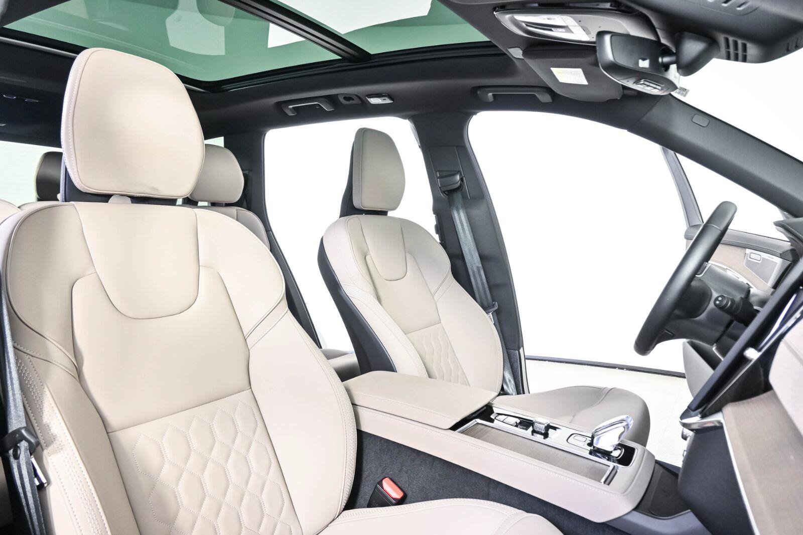 Certified 2026 Volvo XC90 B6 Plus AWD/4WD image 21