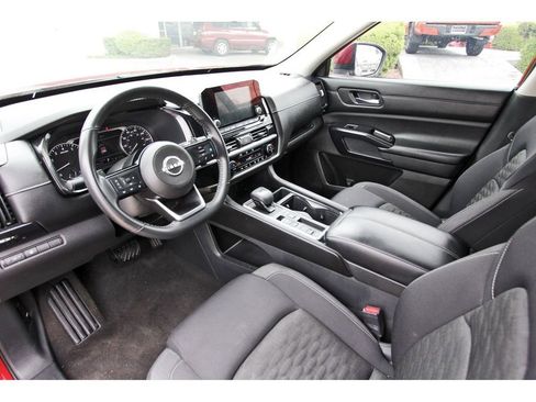 Used 2022 Nissan Pathfinder SV FWD image 12