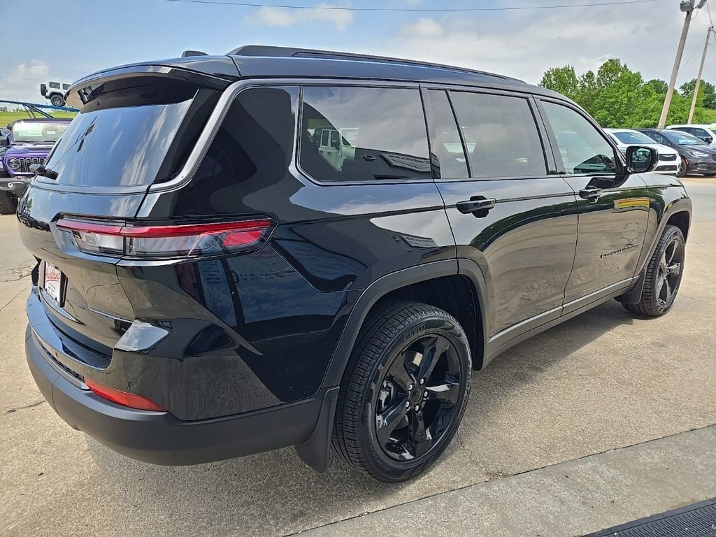 New 2026 Jeep Grand Cherokee L Limited w/ Limited Altitude Package AWD/4WD image 11
