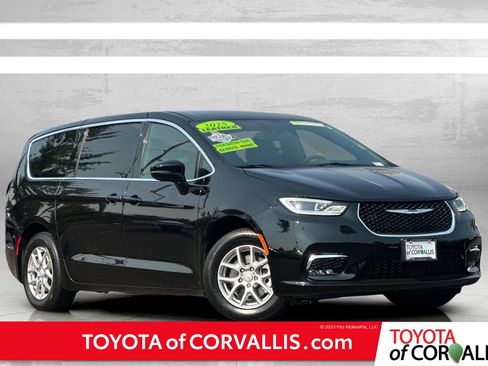 Used 2025 Chrysler Pacifica Select FWD image 1