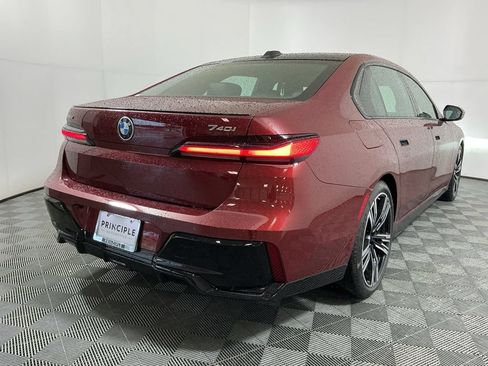 Certified 2025 BMW 740i xDrive w/ Premium Package AWD/4WD image 5