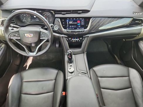 Used 2023 Cadillac XT6 Premium Luxury w/ Technology Package image 21