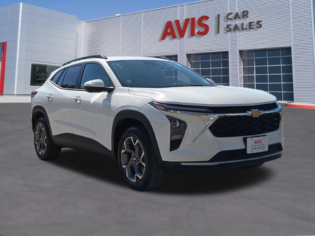 Used 2026 Chevrolet Trax LT FWD image 3