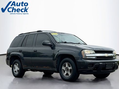 Used 2005 Chevrolet TrailBlazer LS w/ LS Preferred Equipment Group AWD/4WD image 1