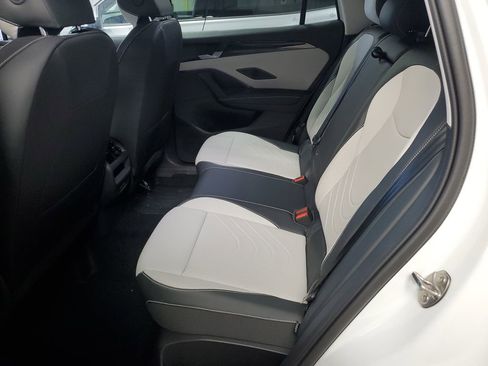 New 2025 Volkswagen Tiguan SE image 31