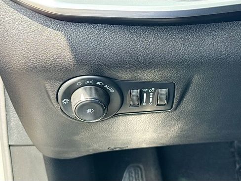 Used 2023 Jeep Compass Latitude w/ Convenience Group AWD/4WD image 10