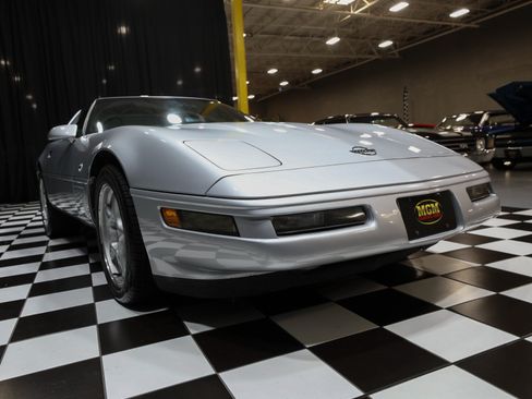 Used 1996 Chevrolet Corvette Coupe RWD image 15