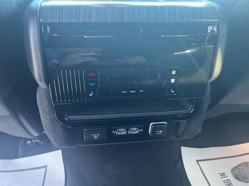 Used 2024 Jeep Wagoneer L Series III w/ Flexible Seating Group AWD/4WD image 27