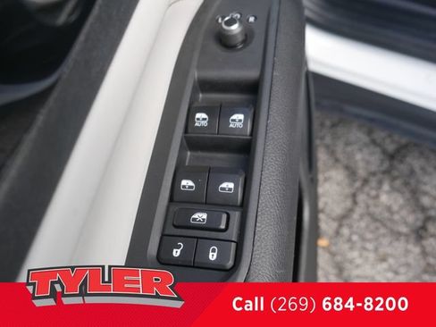 Certified 2025 Jeep Compass Limited AWD/4WD image 22