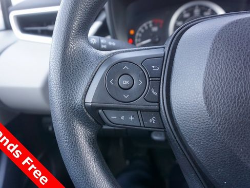 Used 2022 Toyota Corolla LE image 4