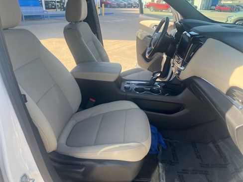 Used 2022 Chevrolet Traverse LT image 16