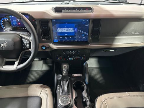 Used 2024 Ford Bronco Wildtrak image 8