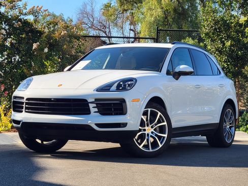 Certified 2022 Porsche Cayenne Platinum Edition AWD/4WD image 1