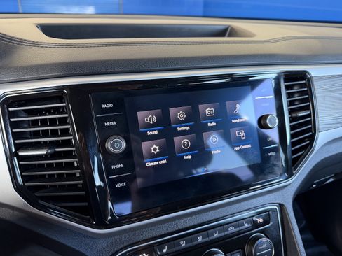 Certified 2023 Volkswagen Atlas Cross Sport SE FWD image 18