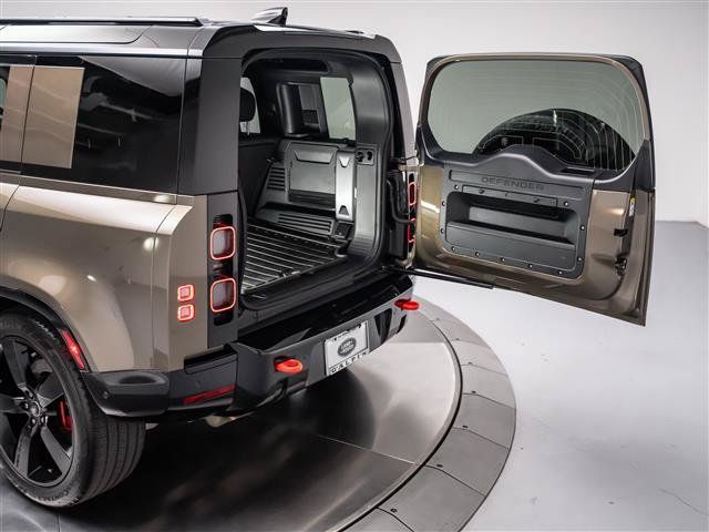 Used 2025 Land Rover Defender 110 X AWD/4WD image 31