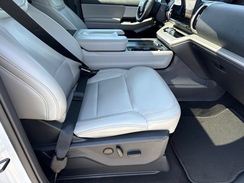 Used 2025 Ford Expedition Active AWD/4WD image 13