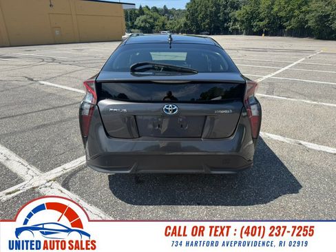 Used 2016 Toyota Prius Four FWD image 4